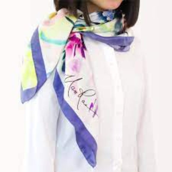 Beautiful NAN RAE 100% Silk Scarf - Picture 3 of 3